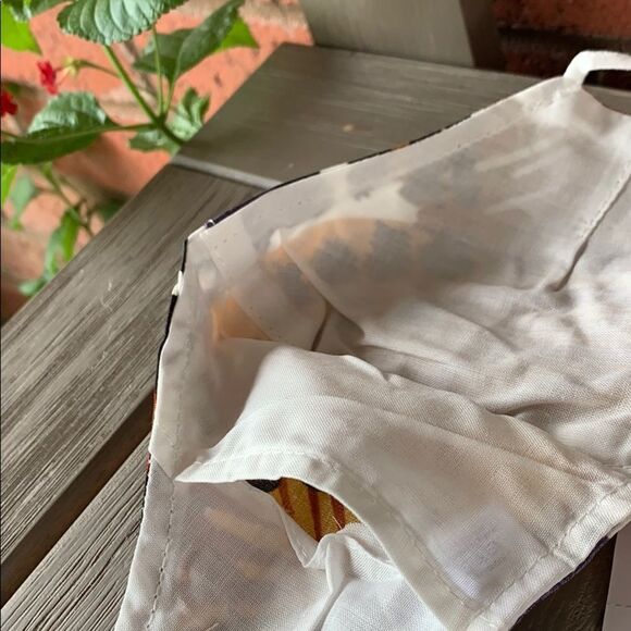 Vera Bradley Mask with Filter Pocket styke Painted Feathers NWT 
Breathable - Picture 4 of 4